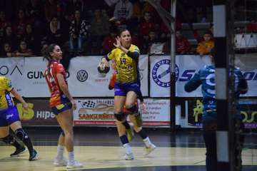 El Rocasa Gran Canaria gana con sufrimiento a un aguerrido BM Porriño (Foto BM Porriño)